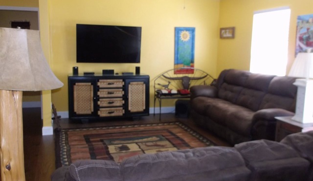 Charming 3-bedroom house with WiFi ,in pleasant Dayton, Tn. Nice view from porch