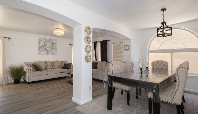Charming 3-bedroom house with WiFi and AC in awesome Denver