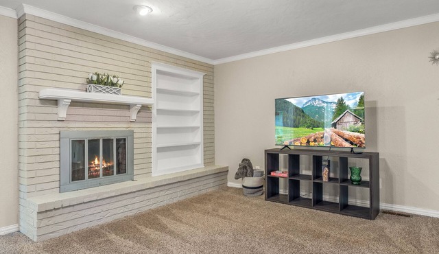 Charming 3-bedroom house central to everything in Edmond and handy to OKC