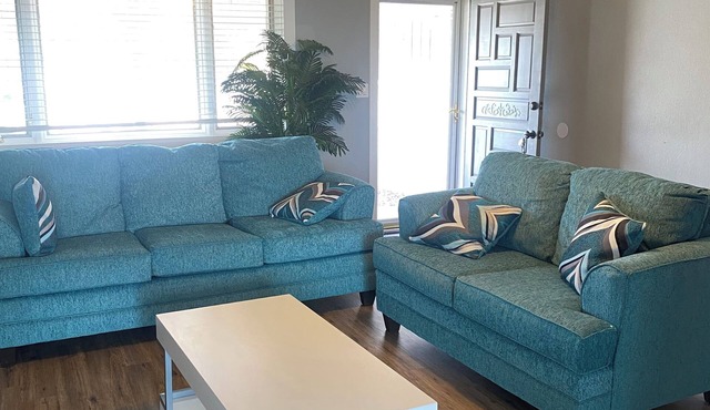 Charming 3-bedroom house with WiFi, AC in welcoming Gallup