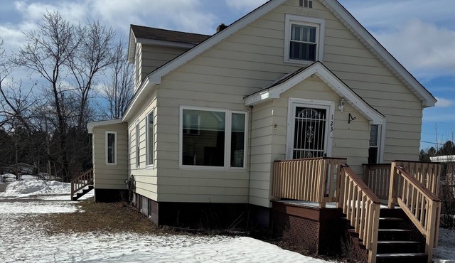 Charming 3-bedroom house with WiFi and AC in Gwinn