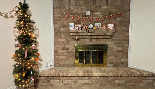 Charming 3-bedroom house with WiFi, AC in fabulous Houston