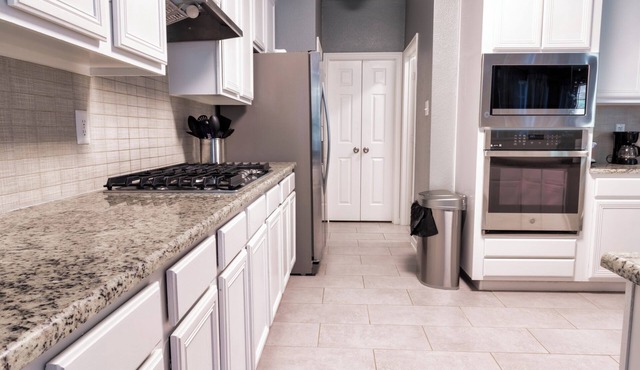 Charming 3-bedroom house with AC and WiFi in Irving