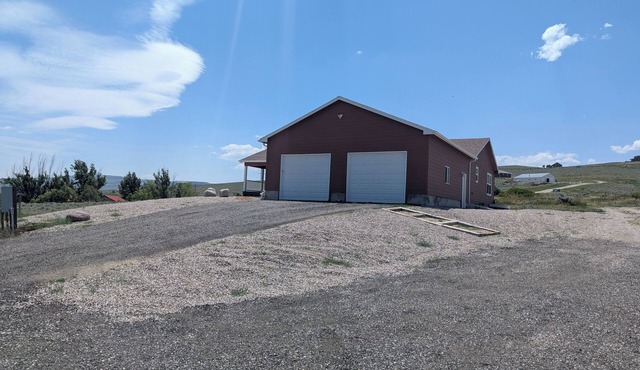 Charming 3-bedroom house with AC, WiFi in beautiful Lander