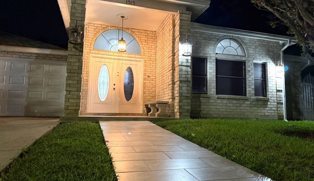 Charming 3-bedroom house with AC and fitness space in Laredo
