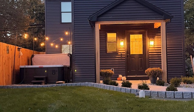 Charming 3-bedroom house in lovely Leola with Hot Tub