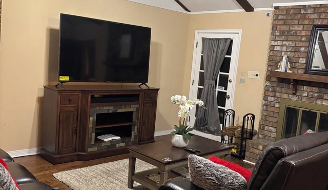 Charming 3-bedroom house with AC, WiFi Mobile