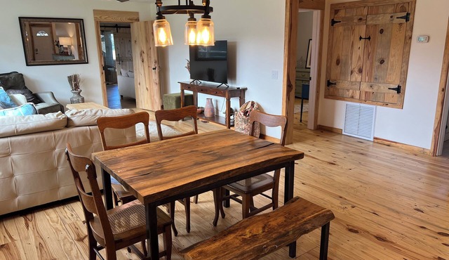 Charming 3-bedroom house with breathtaking views in Newton with AC, WiFi