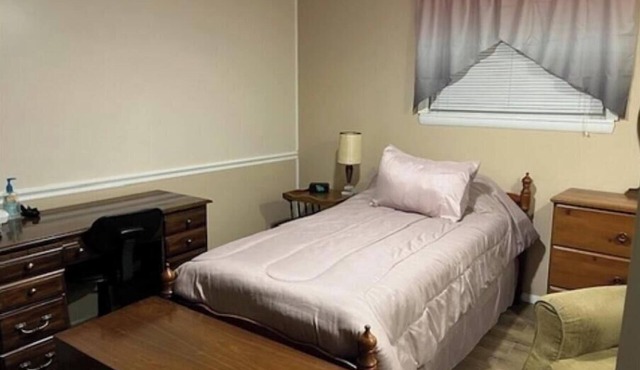 Charming 3-bedroom house with AC and WiFi in Norton, near Akron and Cleveland