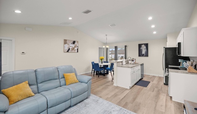 Charming 3-bedroom house in peaceful Ocala with WiFi, AC