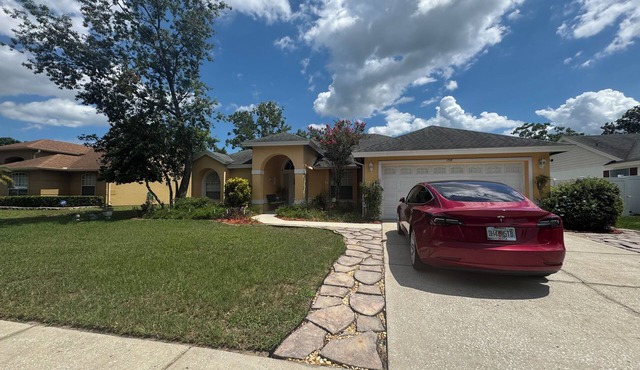Charming 3-bedroom house with High Speed Wifi Centrally Located