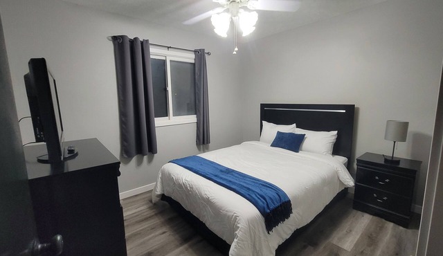 Charming 3 Bedroom House with Firepit in West Omaha