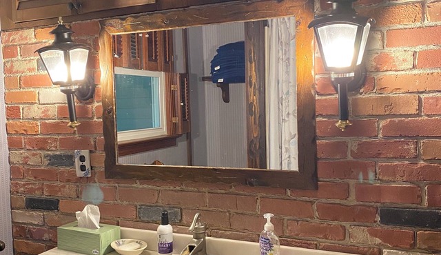 Charming 3-bedroom house in a country setting minutes from Oswego's attractions