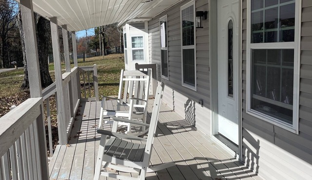 Charming 3-bedroom house in welcoming Pegram with WiFi, AC