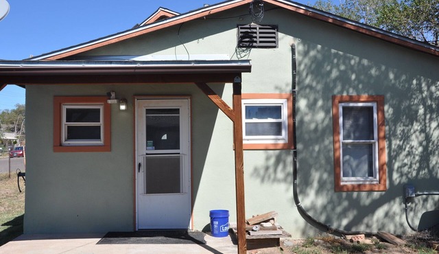 Charming 3-bedroom house. Centrally located for work or play.