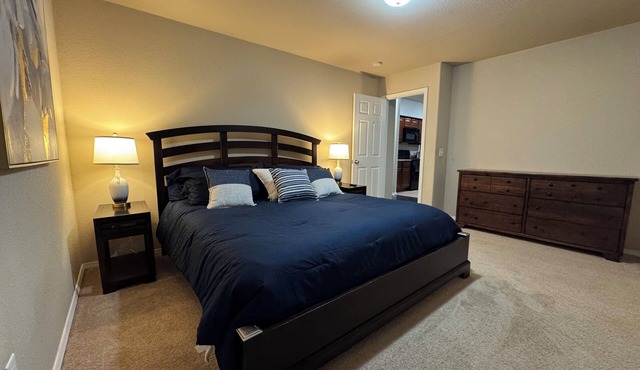 Charming 3-bedroom house in Rogers with WiFi and AC, Close to attractions