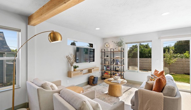 Charming 3-bedroom house with AC, WiFi in Salem