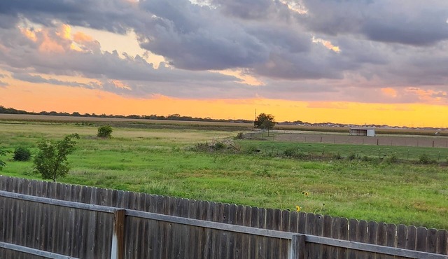 Charming 3-bedroom house with WiFi and AC in Seguin