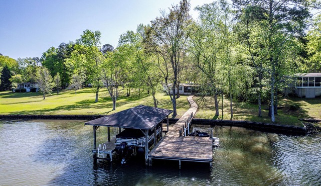 Charming 3-bedroom house on Big Water in Sparta