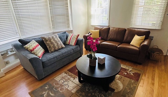 Charming 3-bedroom house with WiFi, AC in welcoming Towson