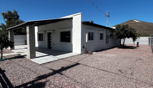 Charming 3-bedroom house in delightful Tucson with WiFi, AC