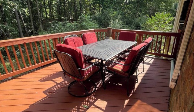 Charming 3-bedroom house in Tyrone with WiFi and AC