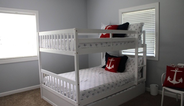 Charming 3-bedroom house: Winona Lake Front