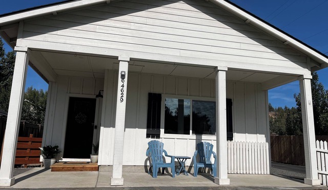 Charming 3-bedroom house with game room, outdoor living area, in Beautiful Bend