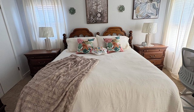 Charming 3-bedroom house with heating/AC, family friendly and centrally located.