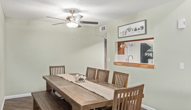 Charming 3-bedroom house with Pool, WiFi and AC in amazing Mesa