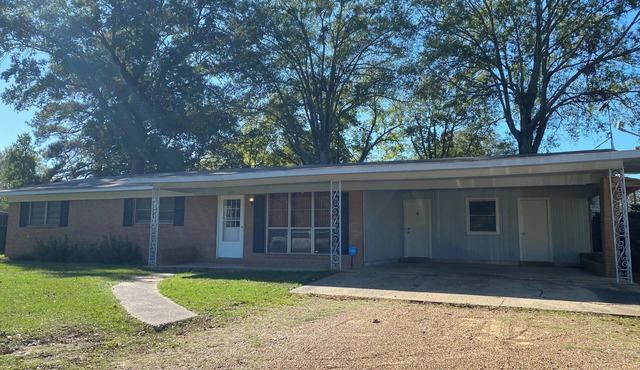 Charming 3-bedroom house with WiFi and AC in Nash