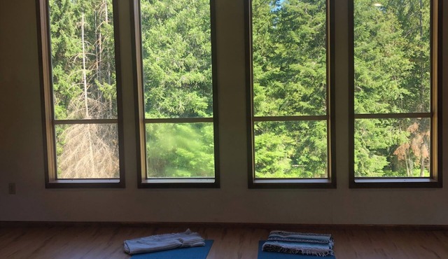 Charming 3-bedroom house with WiFi, AC in peaceful Elk