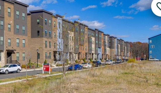 Charming 3 bedroom insurance corporate friendly- up to 6 guests