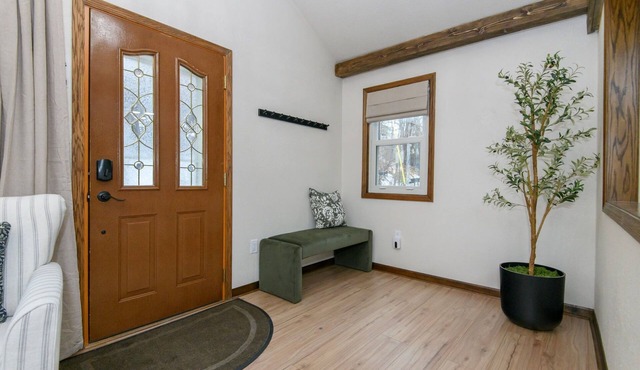 Charming 3-bedroom lake house in serene Richfield!