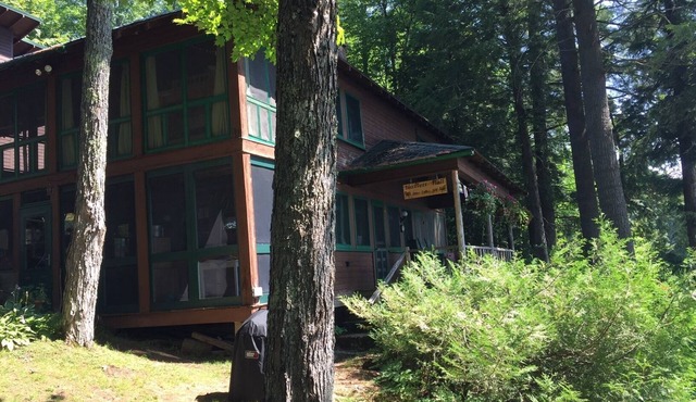 Charming 3-bedroom lakefront cottage in welcoming Star Lake with great viewsn