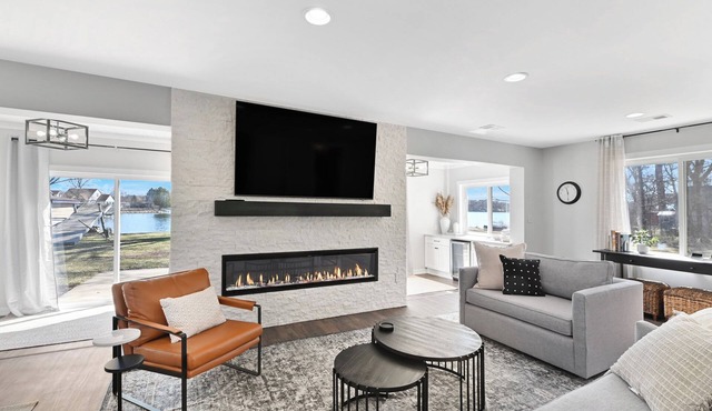 Charming 3-bedroom lake house in Waterford with amazing views