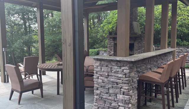 Charming 3-bedroom lake house with outdoor recreation space and a large dock.