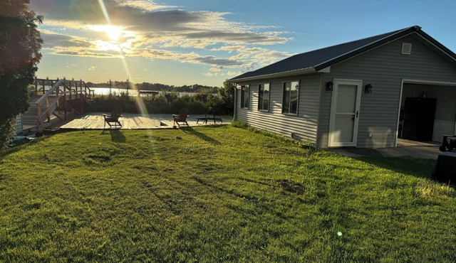 Charming 3-bedroom lake house between Oshkosh and Omro