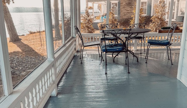 Charming 3 bedroom lake house