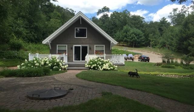Charming 3-bedroom lake house in lovely Saxeville, WI with WiFi, AC