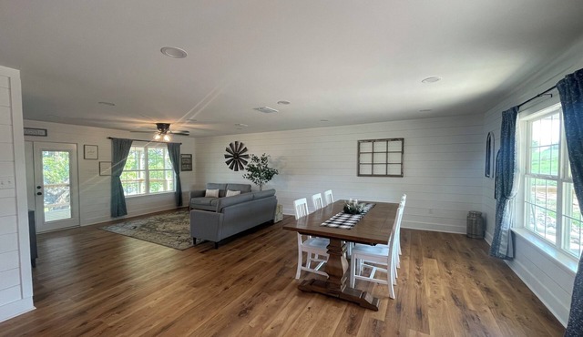 Charming 3-bedroom Lake House in Yantis with WiFi