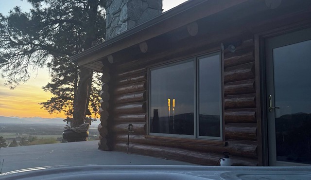 Charming 3 bedroom Log cabin with WiFi in Kalispell