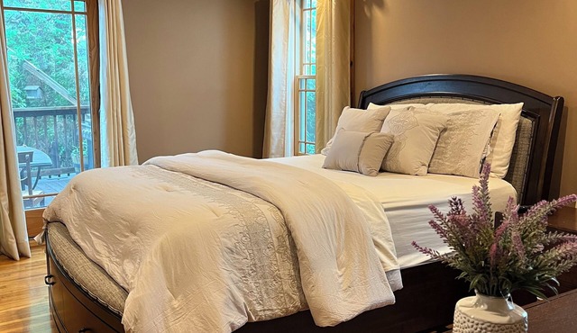 Charming 3-bedroom lower unit home in Buffalo