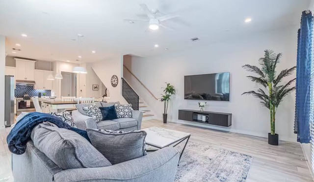 Charming 3-Bedroom Luxury Home 5Min -> Downtown, NRG and Medical Center.