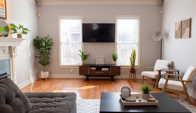 Charming 3-Bedroom Midtown with Large Backyard - 3 mins to Liberty Bowl