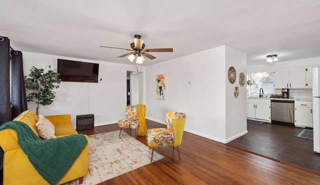 Charming 3-bedroom Midtown house in with WiFi, work space and private parking,