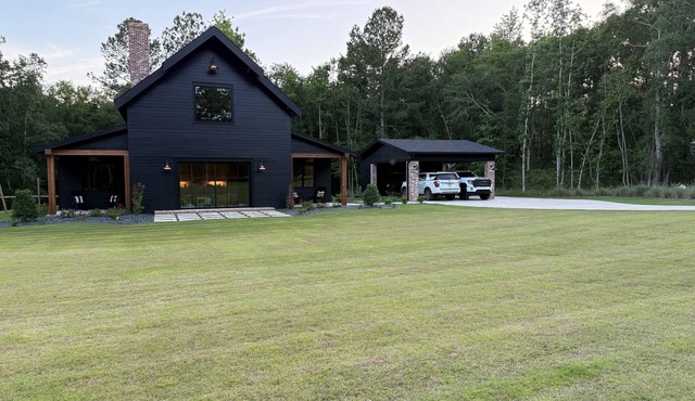 Charming 3 bedroom Modern Barn in Appling. Available for FISHING TOURNAMENTS