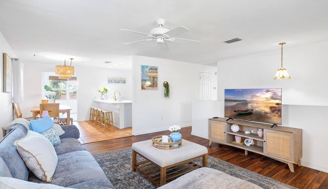 Charming 3-bedroom Oasis in Palmetto