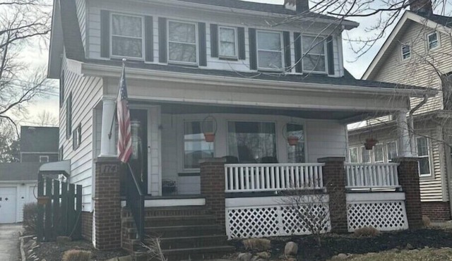 Charming 3-Bedroom Pet-Friendly Home by Lake Erie