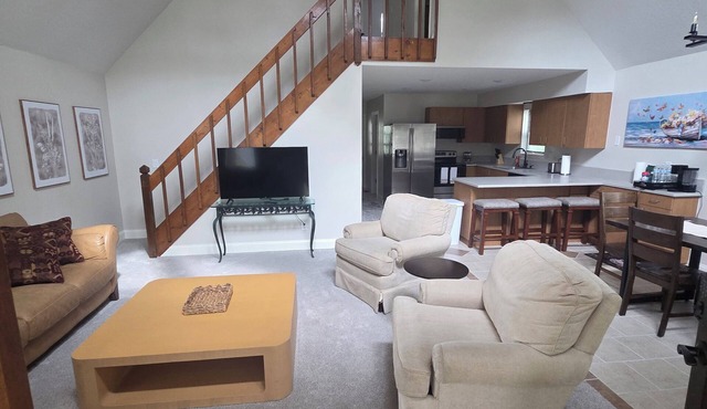 Charming 3-bedroom plus extra beds in the basement living room in lovely Warsaw